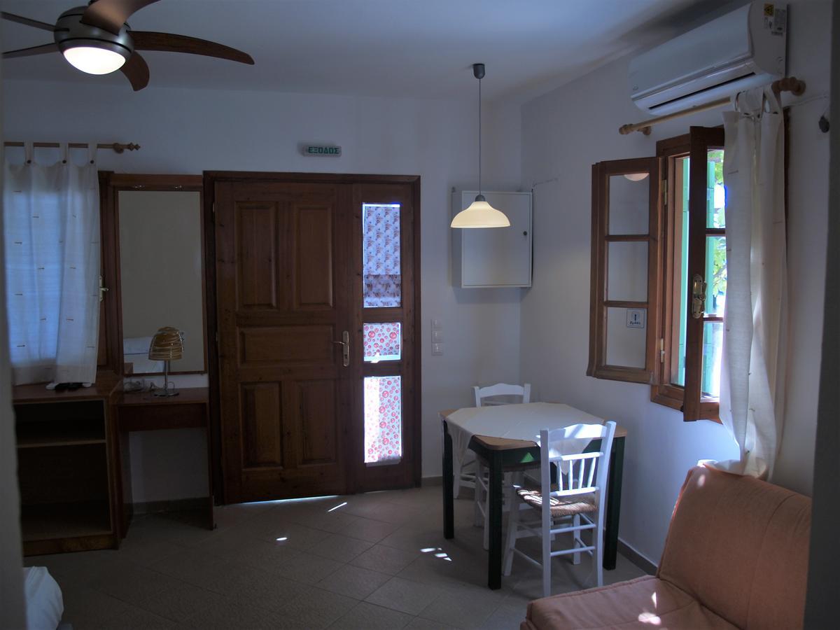 Pegasus Studios & Apartments Скирос Екстериор снимка